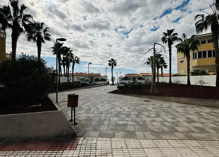Alta Mar En Oasis Tenerife Sur * Playa de San Juan (Tenerife)