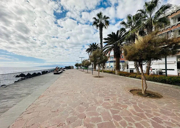 Alta Mar En Oasis Tenerife Sur * Playa de San Juan (Tenerife)