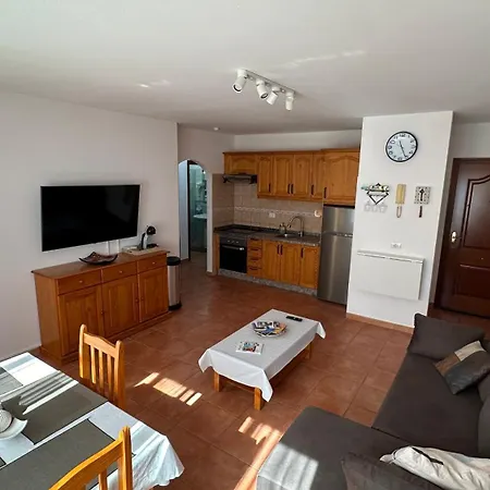 Alta Mar En Oasis Tenerife Sur * Playa de San Juan (Tenerife)